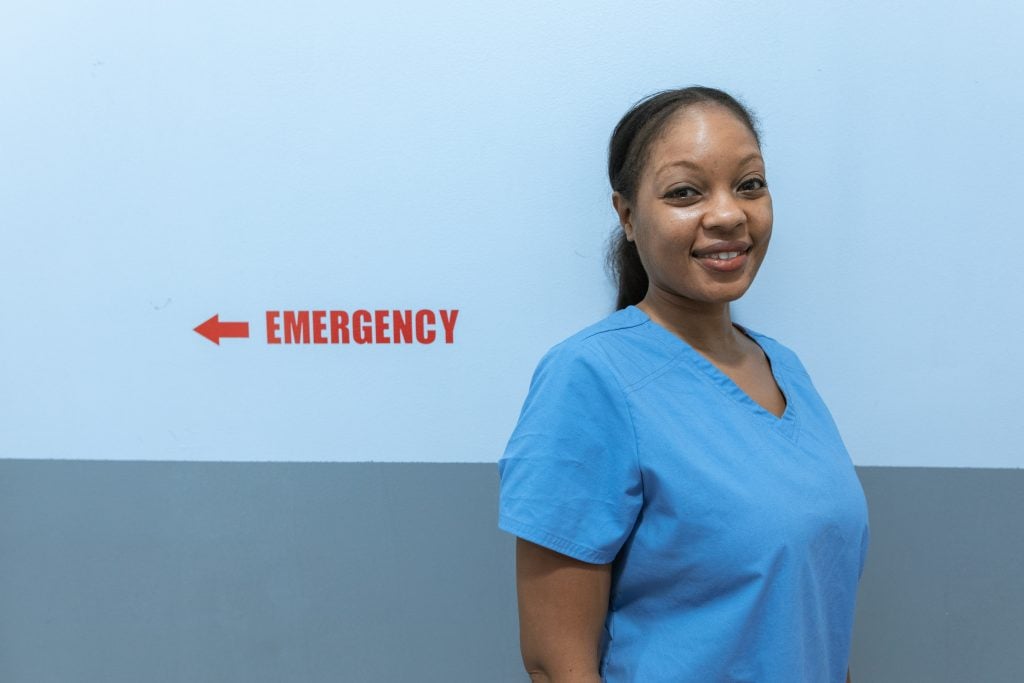 Comienza una nueva trayectoria laboral en el sector de la salud, con el Curso Auxiliar de Enfermería SEPE